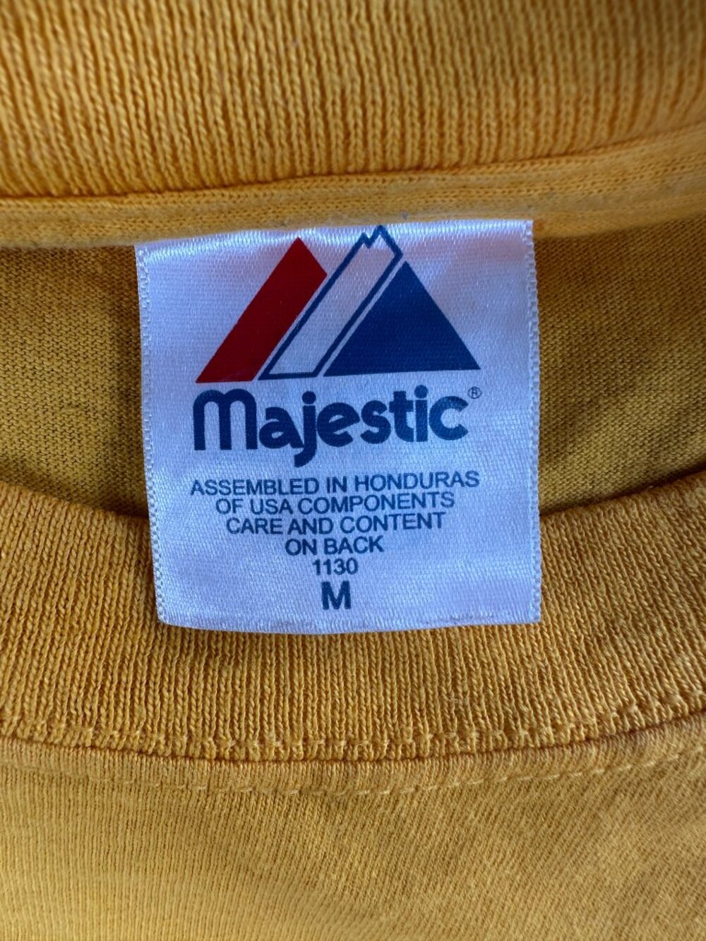 Vintage Los Angeles Lakers #24 Kobe Bryant Majestic Men's Yellow T Shirt Size Me - Picture 3 of 3